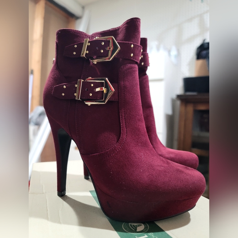 New G by guess boots